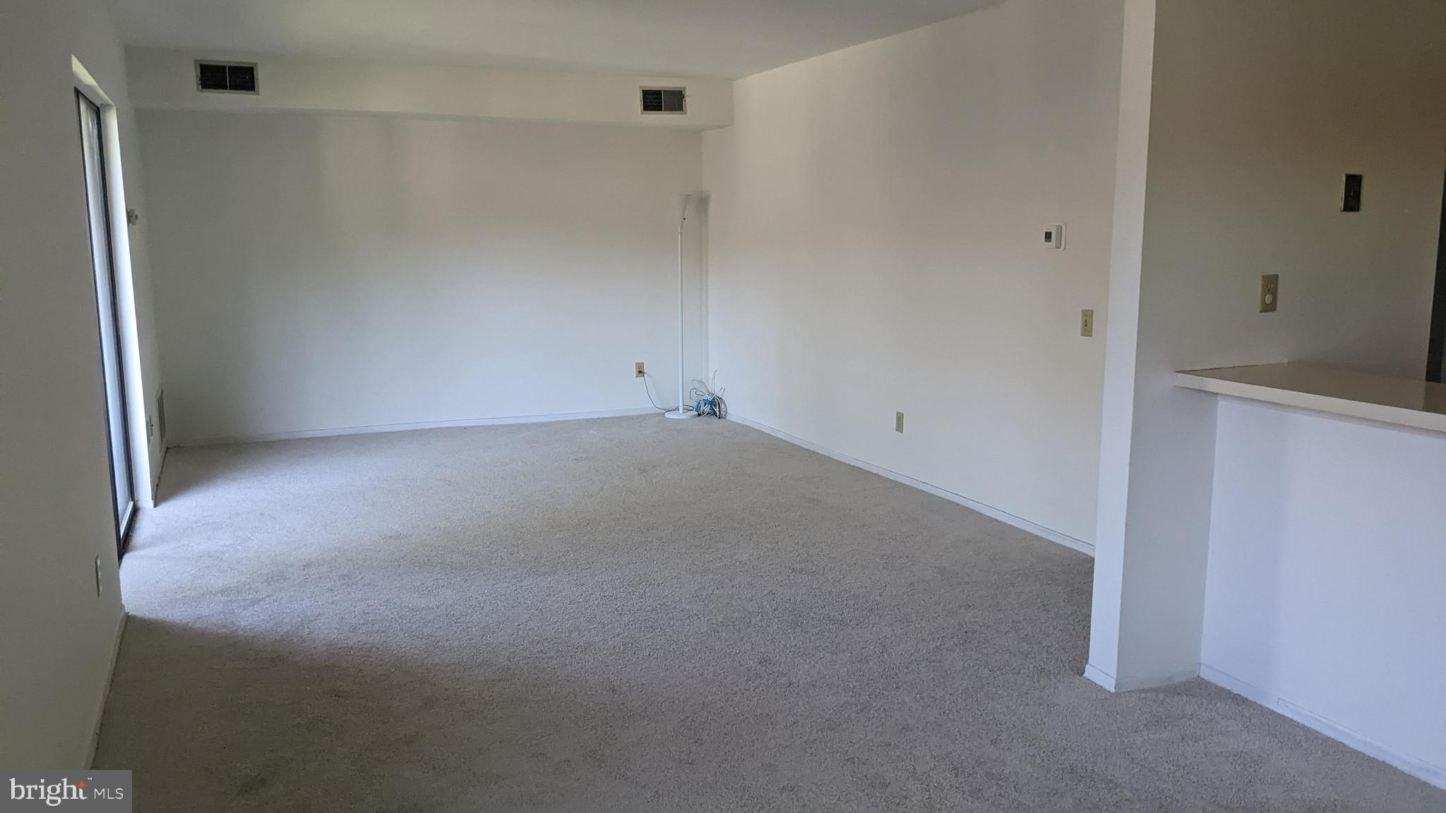 2404 Aspen Circle, Unit U D Springfield, PA 19064 - Photo 23 of 27 Large living room