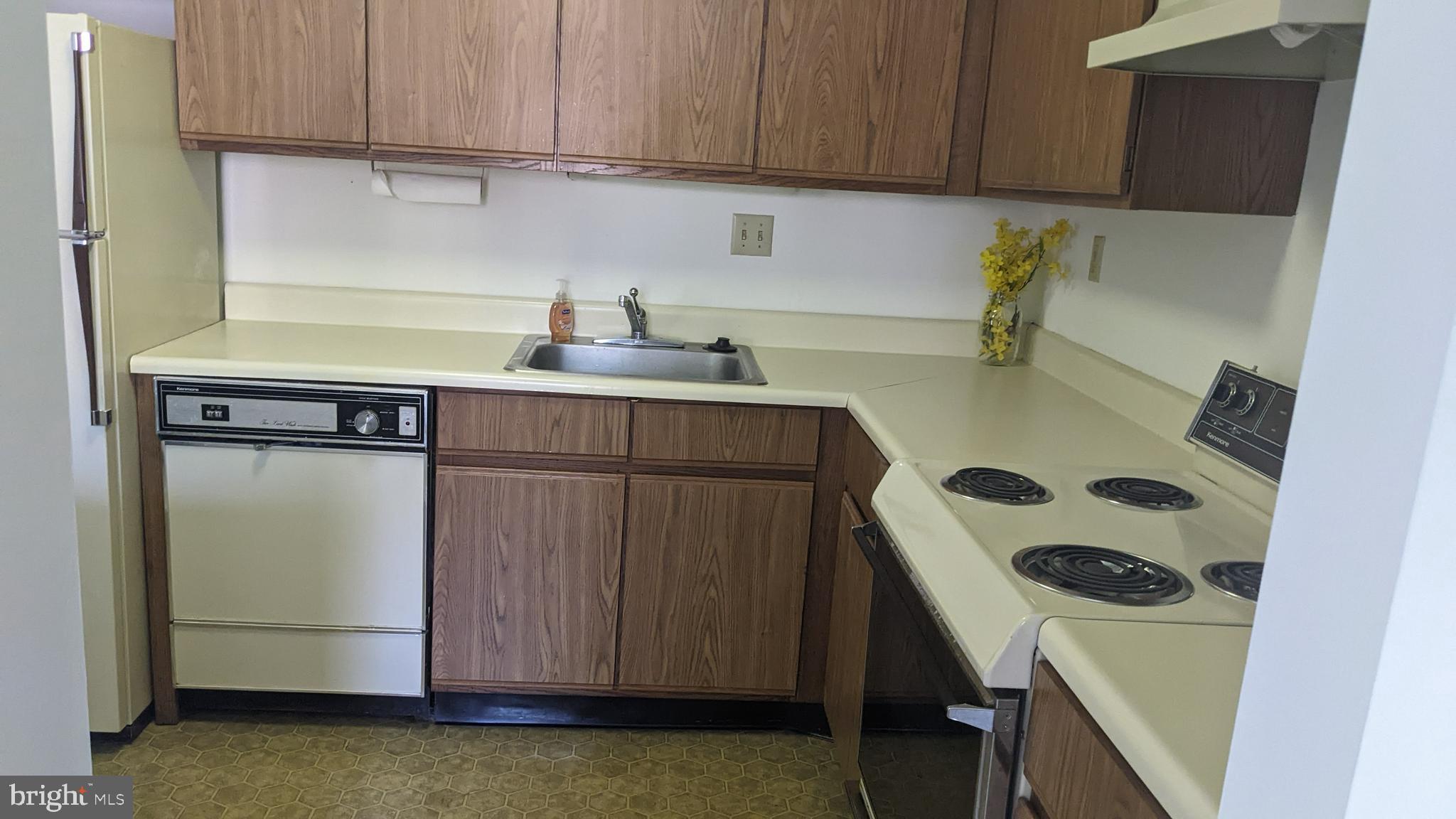 2404 Aspen Circle, Unit U D Springfield, PA 19064 - Photo 6 of 27