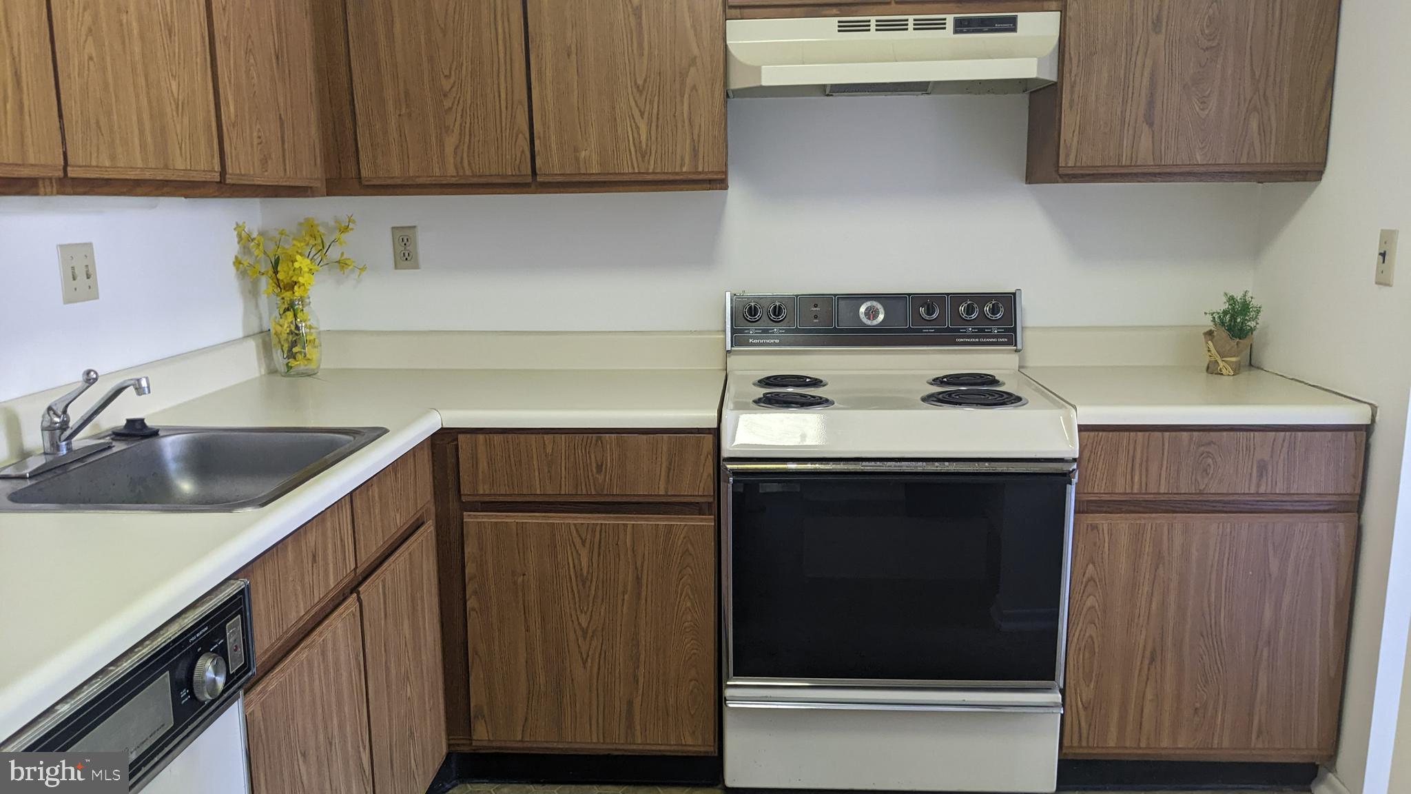2404 Aspen Circle, Unit U D Springfield, PA 19064 - Photo 9 of 27