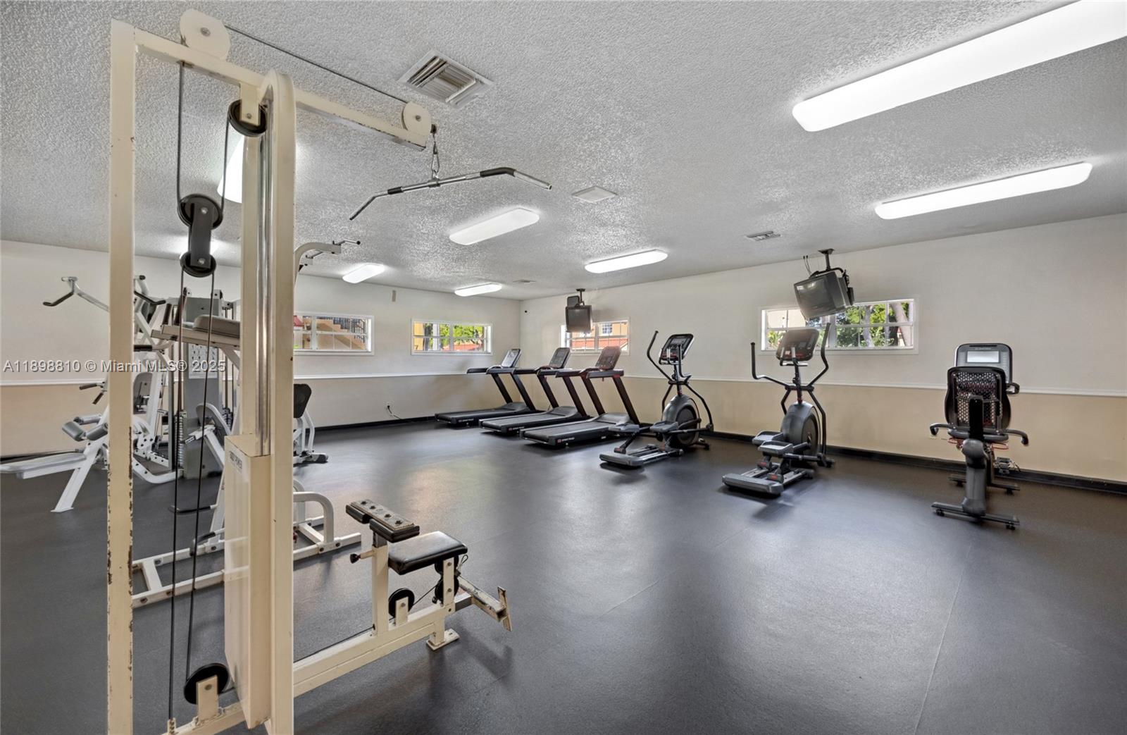 18350 Northwest 68th Avenue, Unit F Hialeah, FL 33015 - Photo 32 of 43