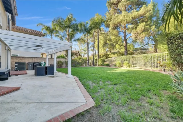 a view of a house with backyard and a garden