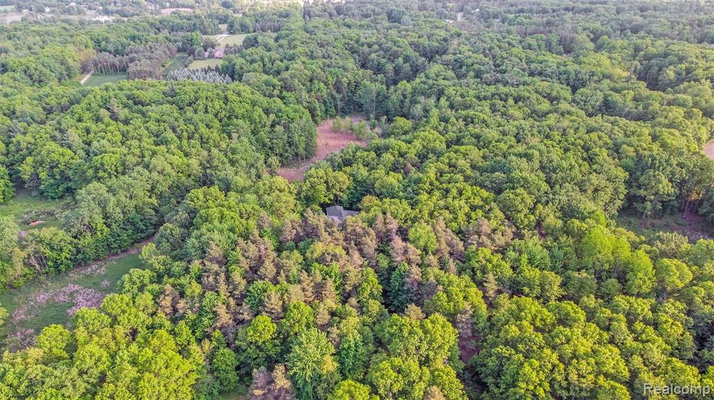 2401 Sullivan Road Oxford, MI 48371 - Photo 27 of 31
