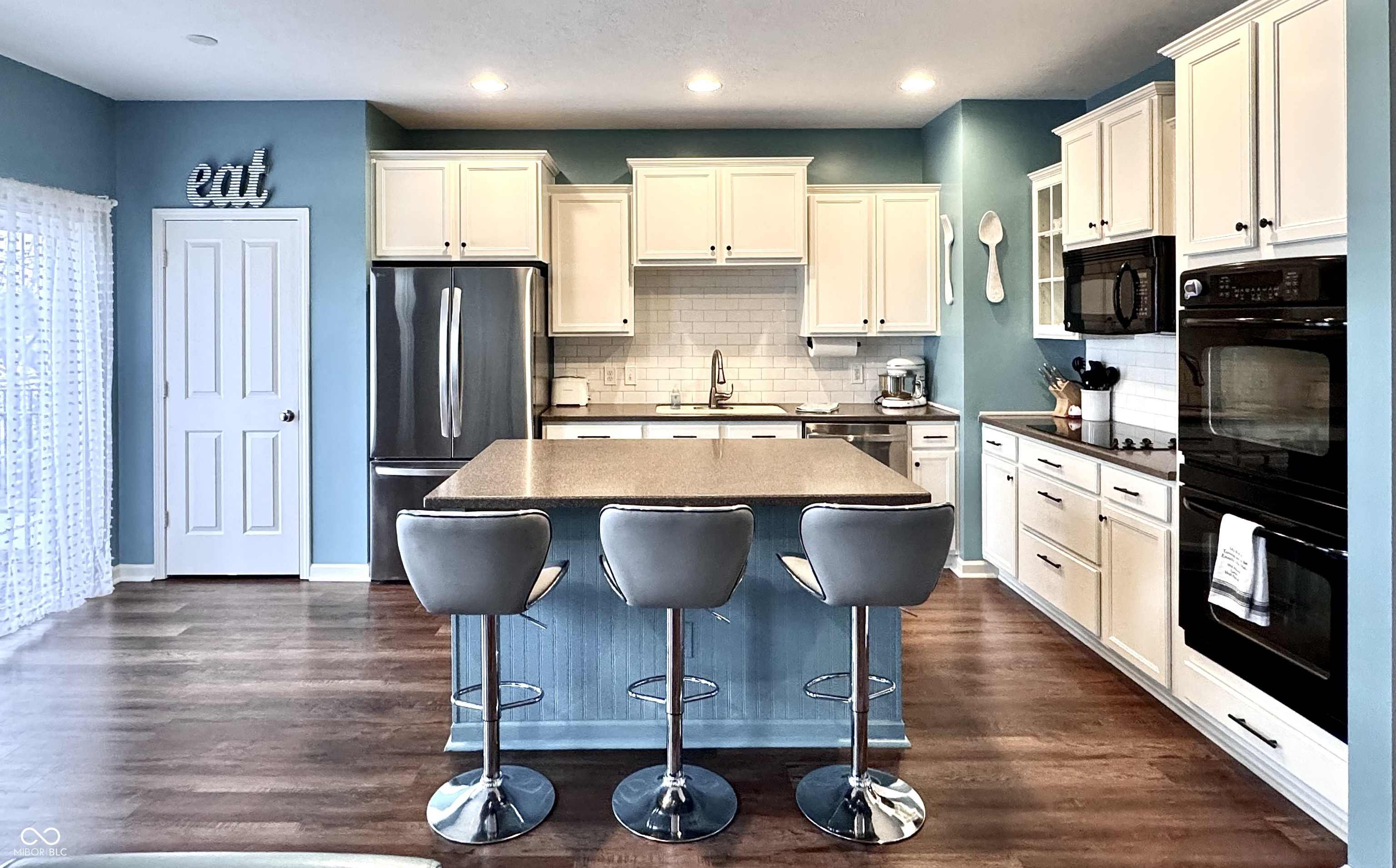 984 Bard Lane Carmel, IN 46032 - Photo 3 of 19