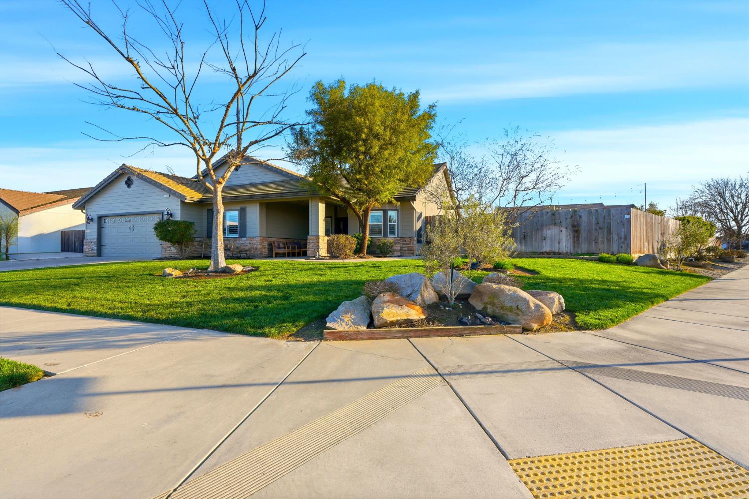 1483 Atlantic Avenue Lemoore, CA 93245 - Photo 2 of 25