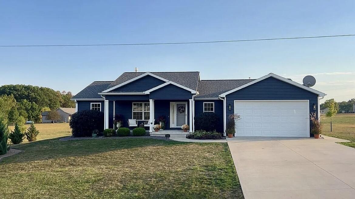 a front view of house with yard