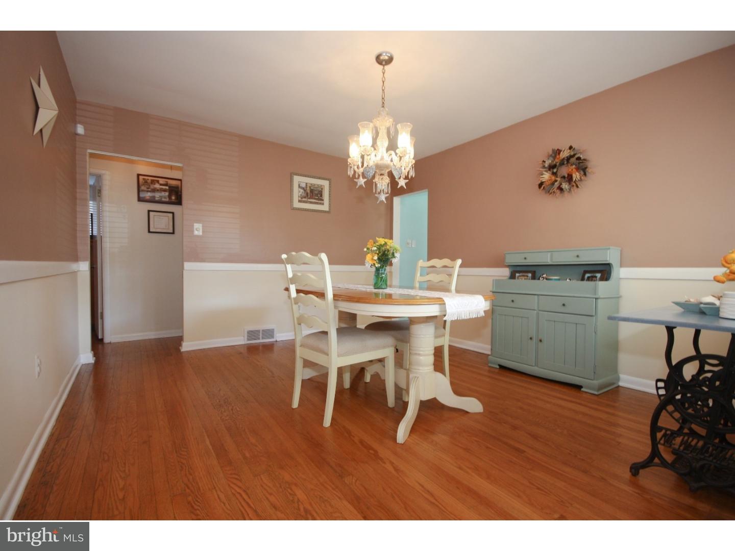 845 Herschel Road Philadelphia, PA 19116 - Photo 8 of 25 Dining Room