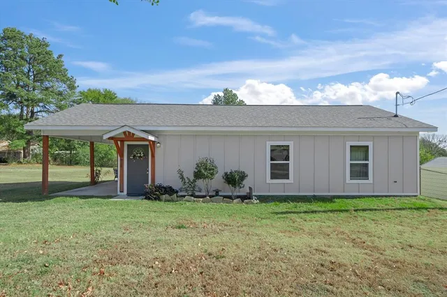 $250,000 | 838 West Quitman Street, Emory, TX 75440