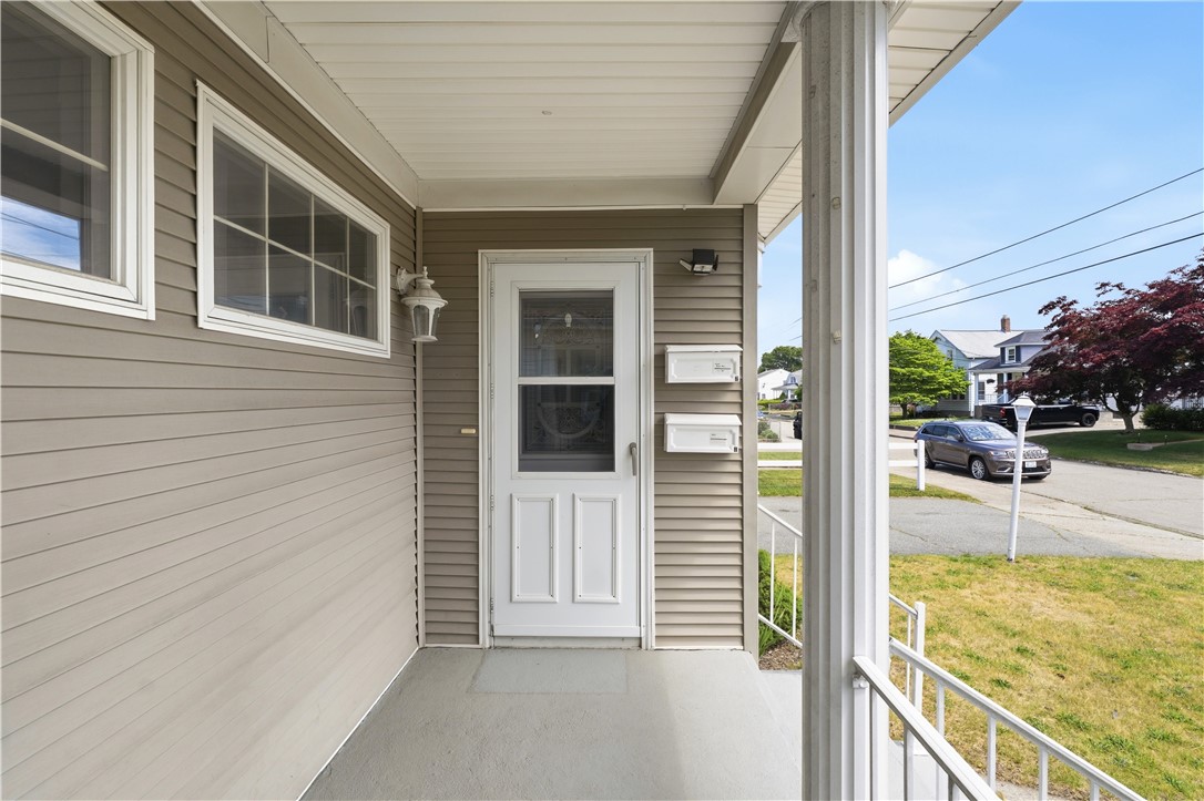 116 Warwick Road Pawtucket, RI 02861 - Photo 3 of 42