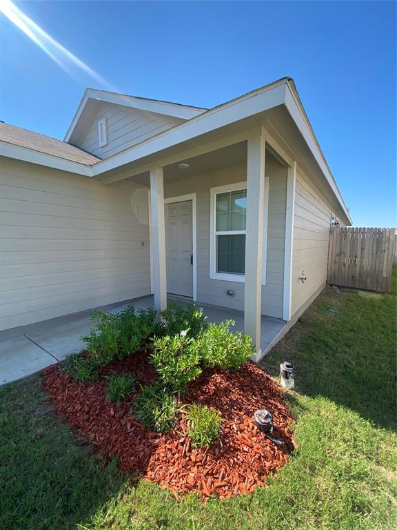 1215 Fairford Road Crandall, TX 75114 - Photo 2 of 20 a front view of house with a yard