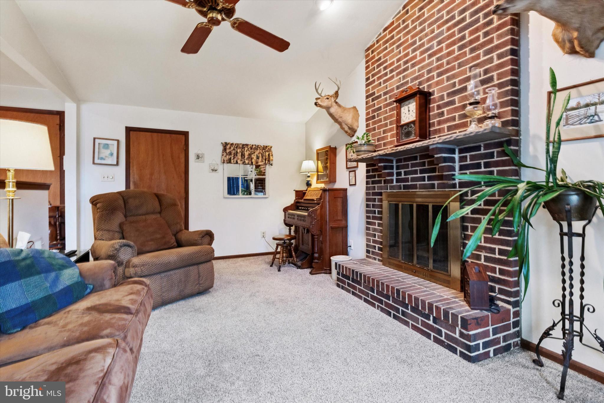 159 Hunt Drive Horsham, PA 19044 - Photo 15 of 31 a living room with furniture and a potted plant