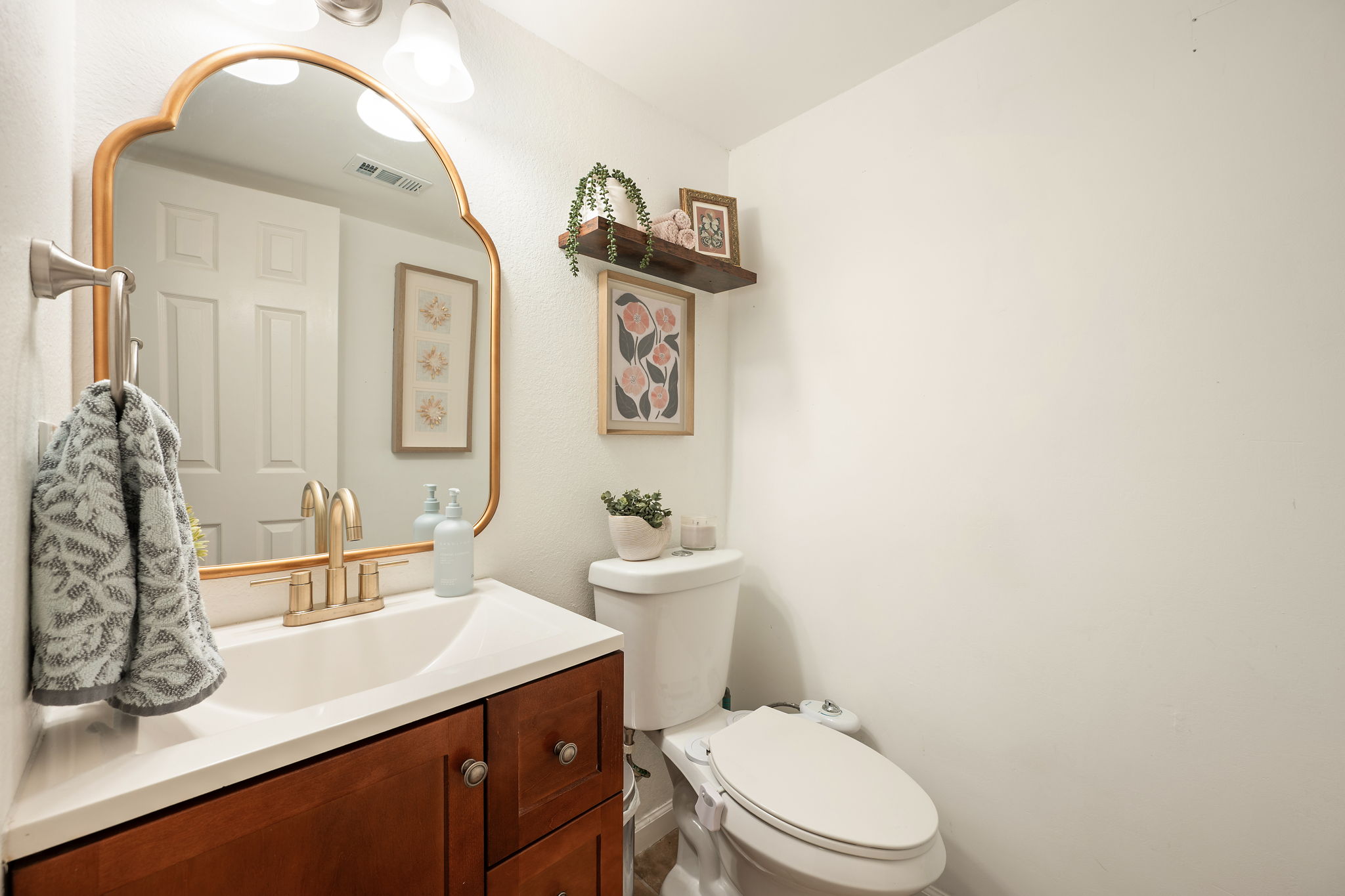 705 Canyon Bend Road Pflugerville, TX 78660 - Photo 10 of 23 a bathroom with a sink a toilet and mirror