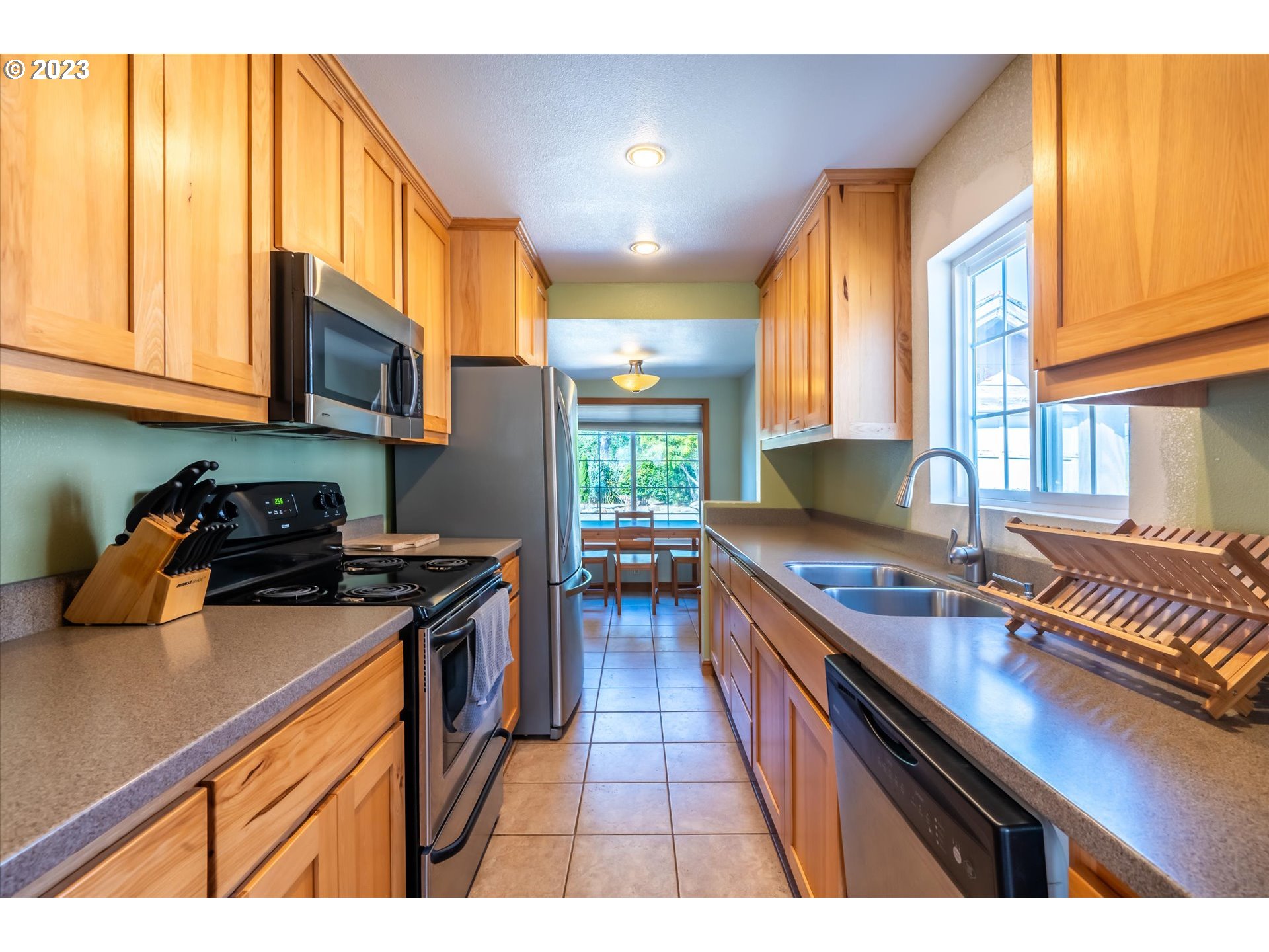945 2nd Street Southeast Bandon, OR 97411 - Photo 10 of 29 a kitchen with stainless steel appliances a sink a stove and a cabinets