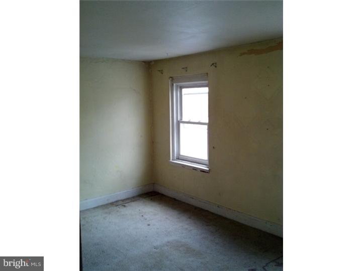 1007 Collings Road Camden, NJ 08104 - Photo 6 of 10