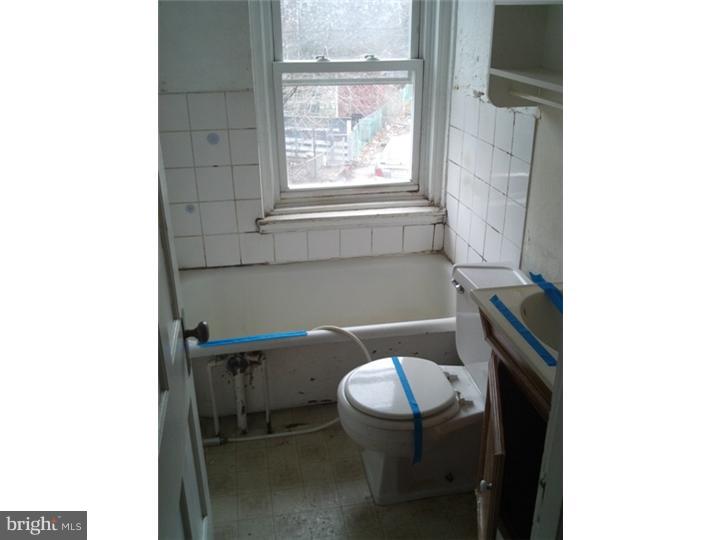 1007 Collings Road Camden, NJ 08104 - Photo 8 of 10