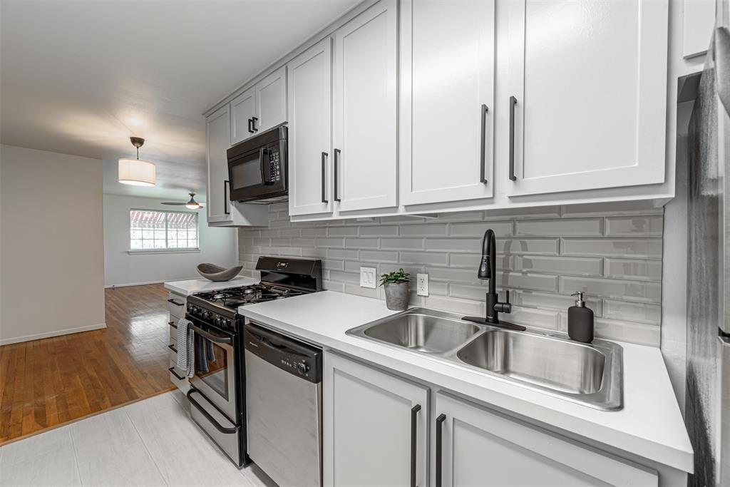 Welcome to 210 Emerson Unit #4. Look at this beautifully renovated kitchen!