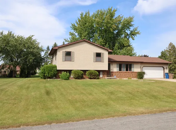 $314,900 | 468 Oak Crest Drive, Oshkosh, WI 54904