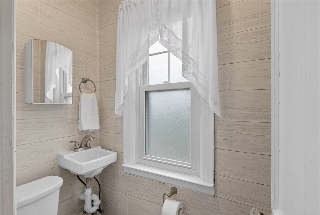 51 Brantwood Road Worcester, MA 01602 - Photo 9 of 21