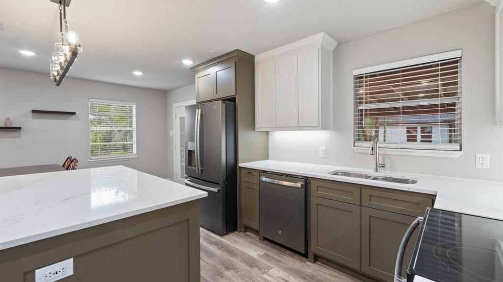 129 King Arthur Road Mabank, TX 75156 - Photo 24 of 33 a kitchen with stainless steel appliances a sink stove and refrigerator