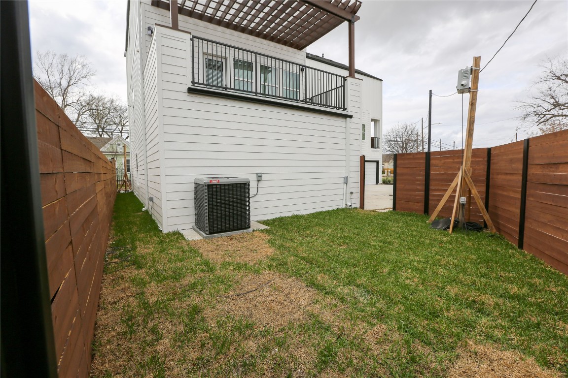 1718 Hardy Street Houston, TX 77026 - Photo 23 of 23 a view of a backyard