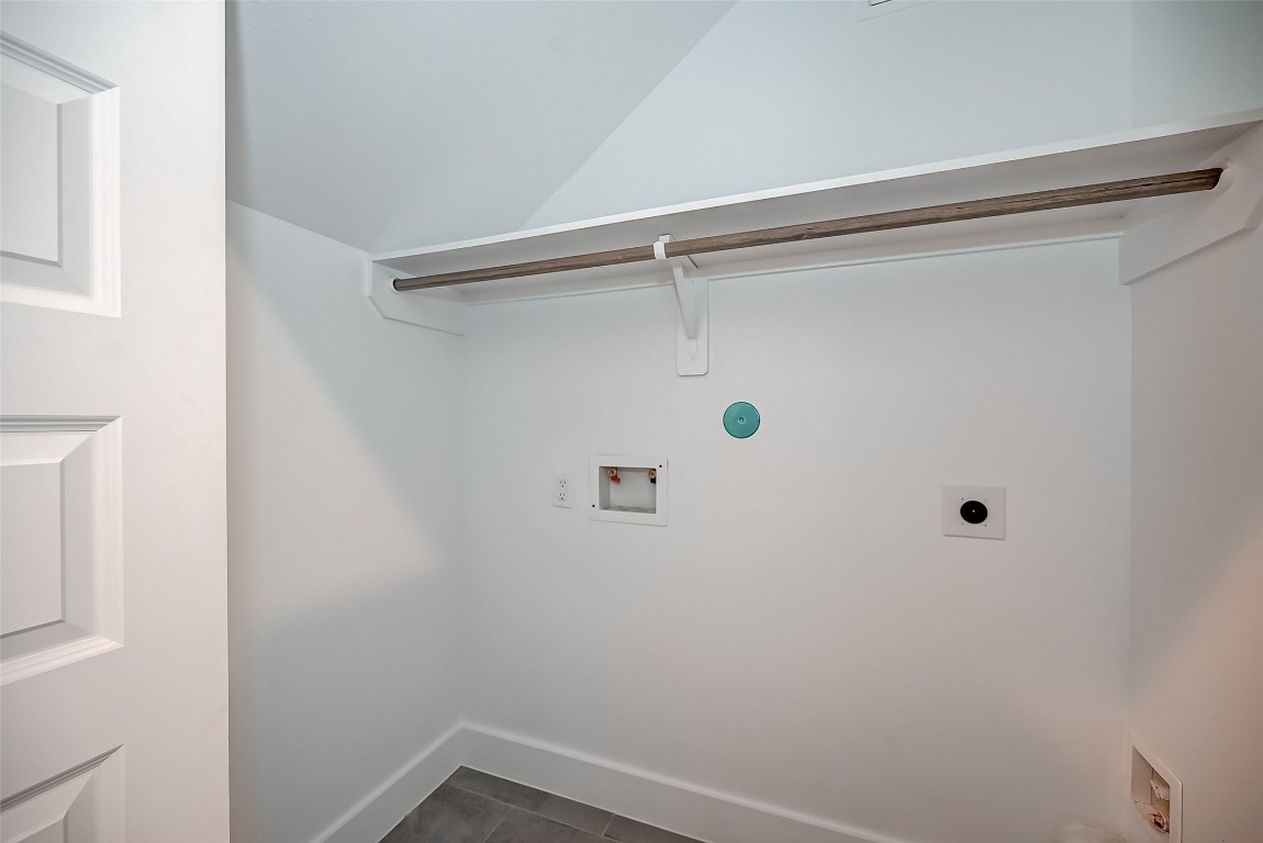 1718 Hardy Street Houston, TX 77026 - Photo 8 of 23 a bathroom with a shower