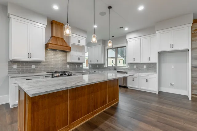 $1,299,000 | 220 High Point Lane, Jasper, TN 37347