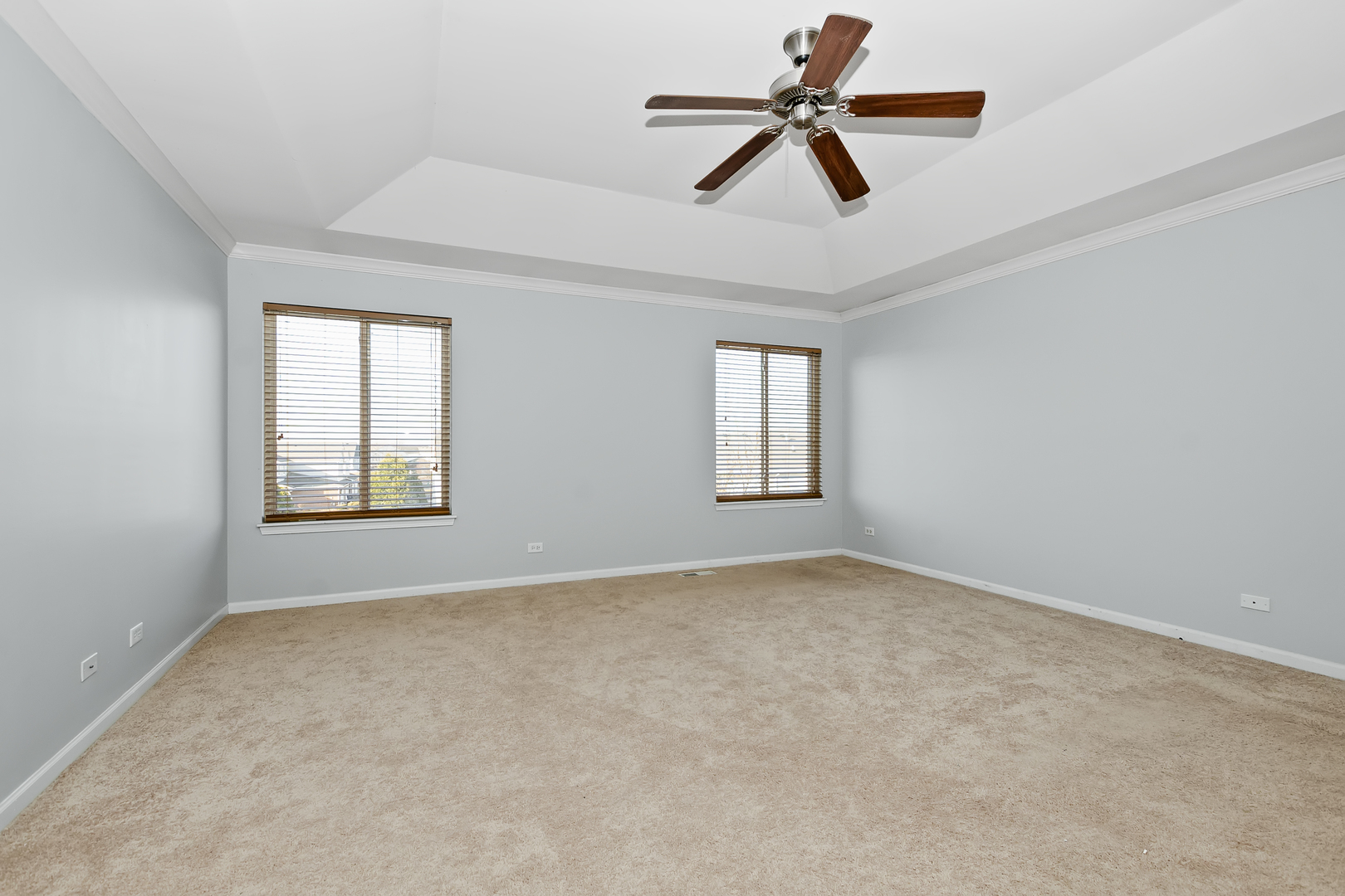 1010 Eagle Point Drive Matteson, IL 60443 - Photo 14 of 27 an empty room with windows and fan