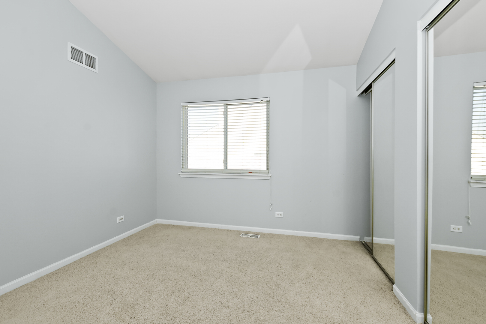 1010 Eagle Point Drive Matteson, IL 60443 - Photo 19 of 27 an empty room with a window