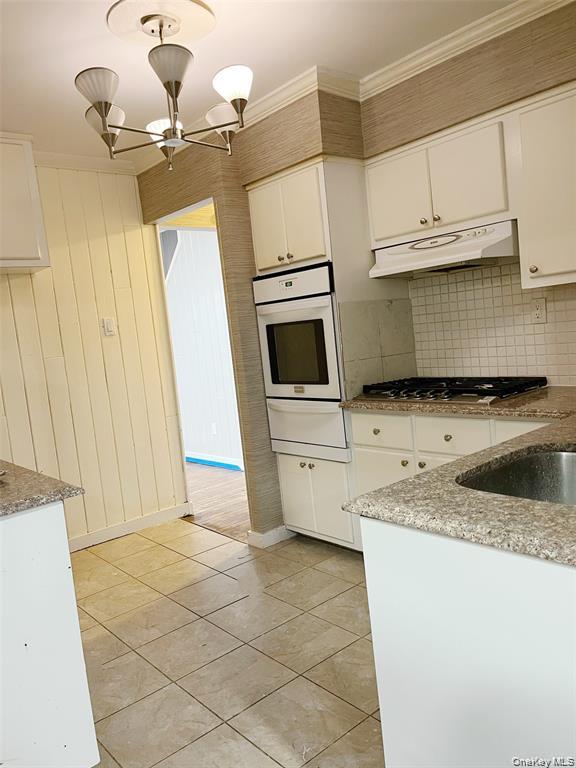 258 Steamboat Road Great Neck, NY 11024 - Photo 4 of 9