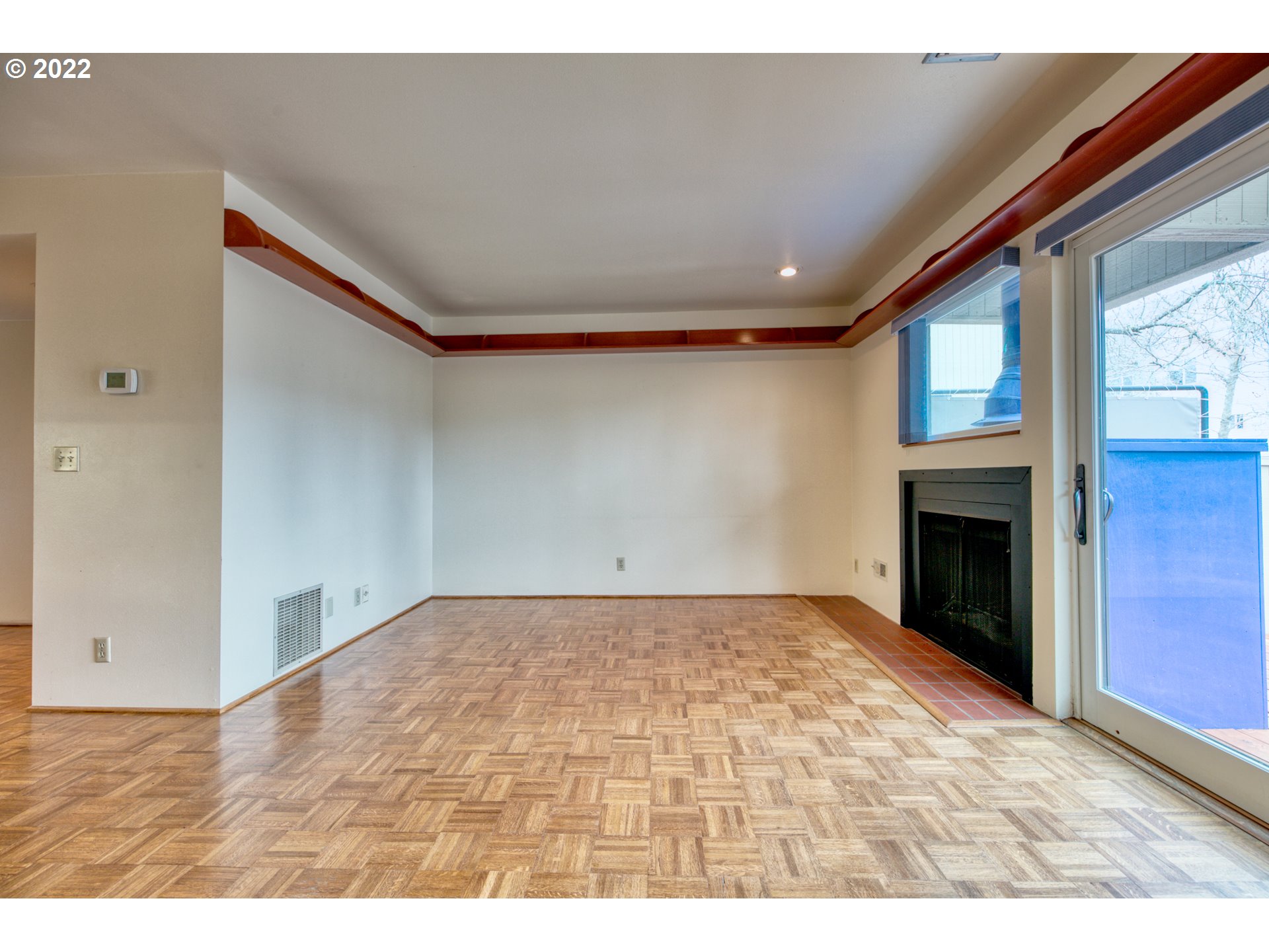 974 Lincoln Street Eugene, OR 97401 - Photo 12 of 32 a view of an empty room with a window
