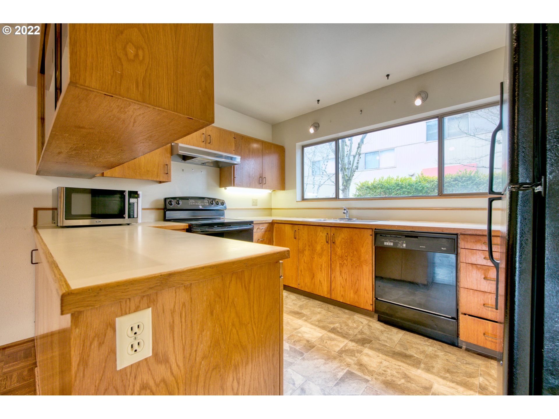 974 Lincoln Street Eugene, OR 97401 - Photo 16 of 32 a kitchen with a stove and a microwave