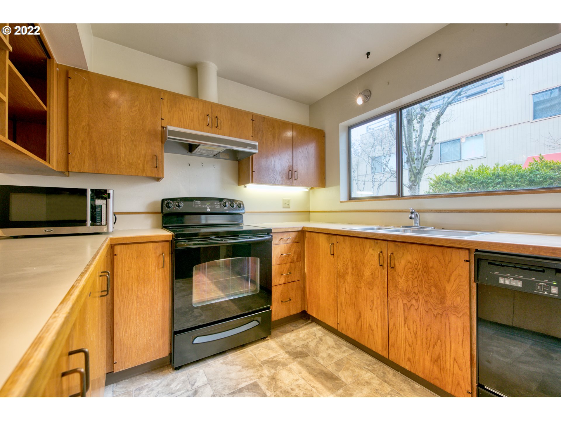 974 Lincoln Street Eugene, OR 97401 - Photo 17 of 32 a kitchen with stainless steel appliances granite countertop a stove a sink and a microwave