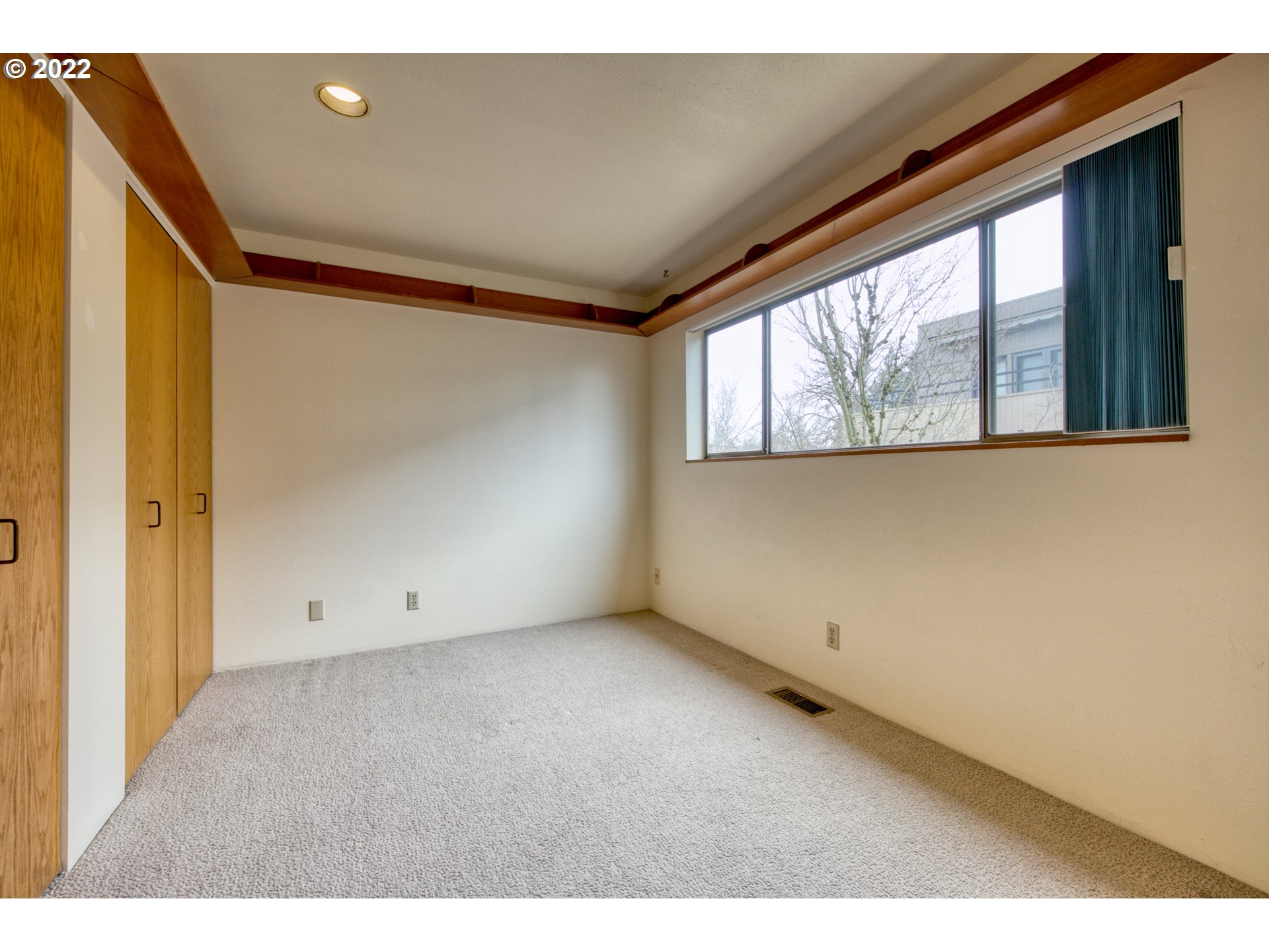 974 Lincoln Street Eugene, OR 97401 - Photo 30 of 32 a view of room with window
