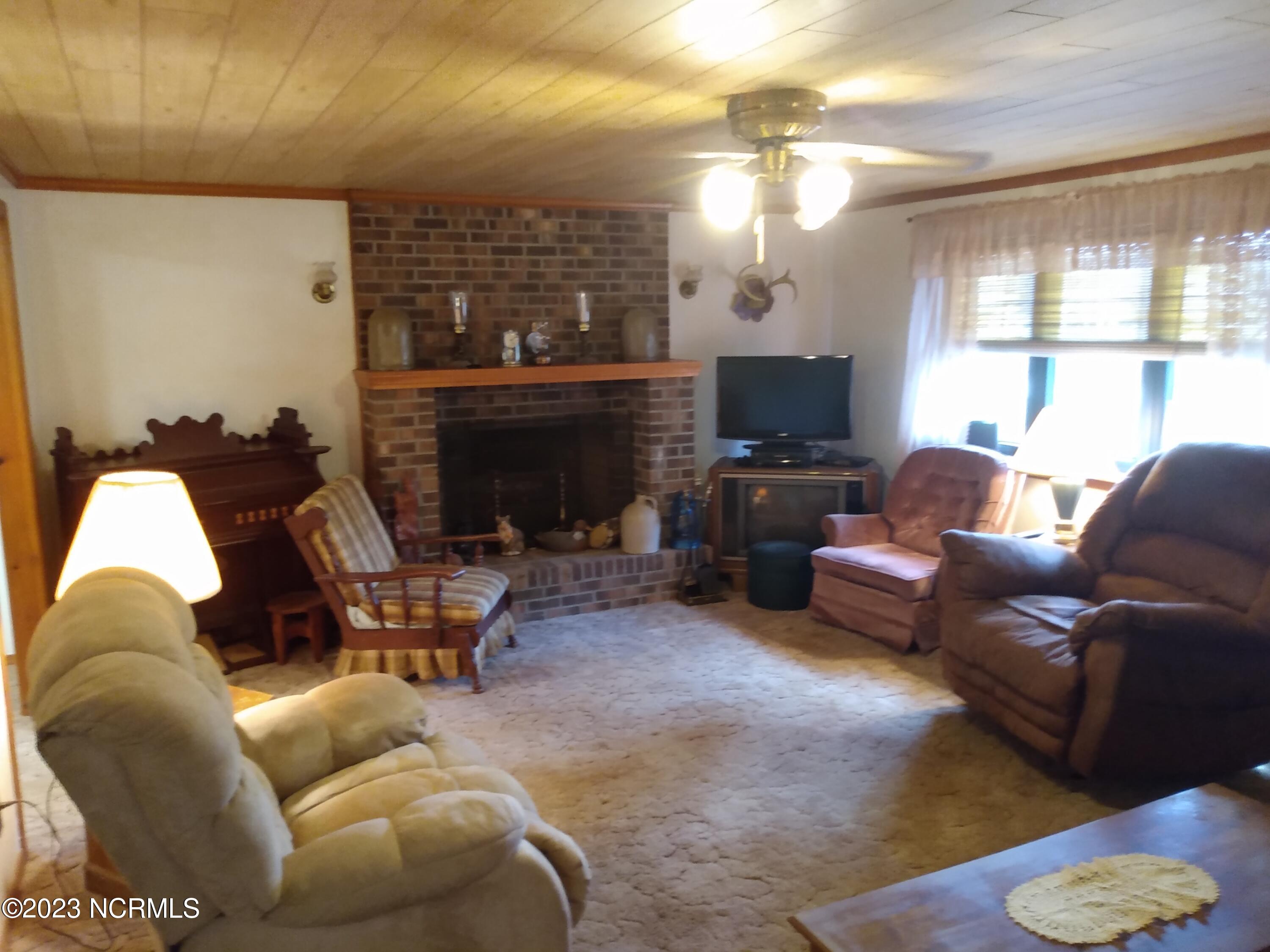 196 Cross Landing Road Columbia, NC 27925 - Photo 6 of 23 IMG_20230228_105315568 (1)