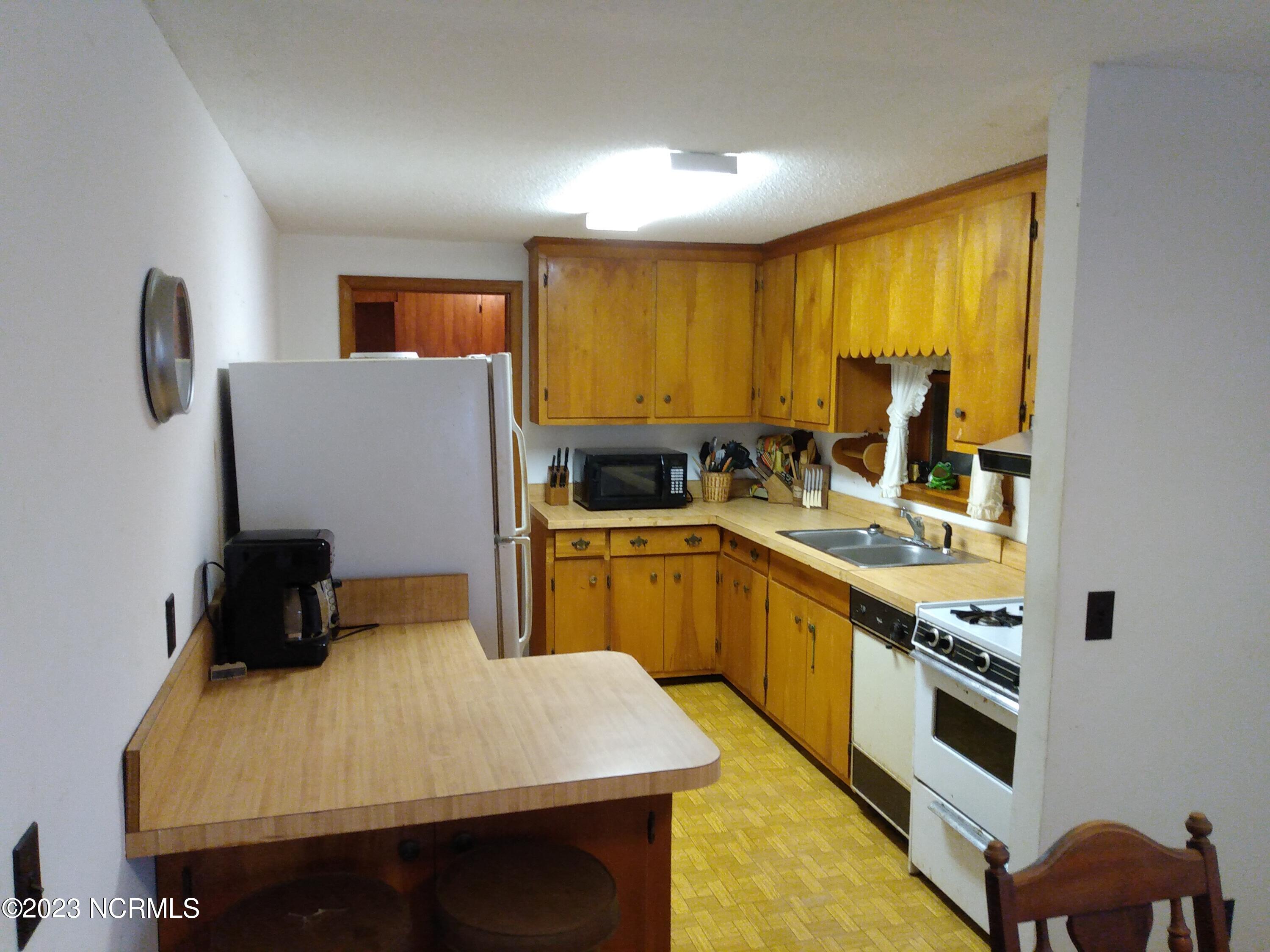 196 Cross Landing Road Columbia, NC 27925 - Photo 7 of 23 IMG_20230228_105409411 (1)