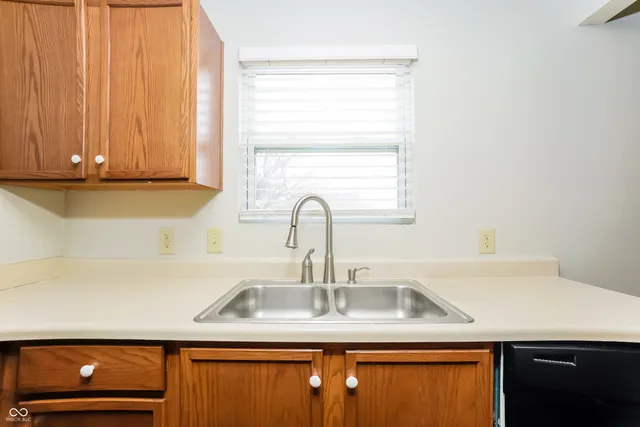 $1,660 | 1330 Central Park Drive, Shelbyville, IN 46176