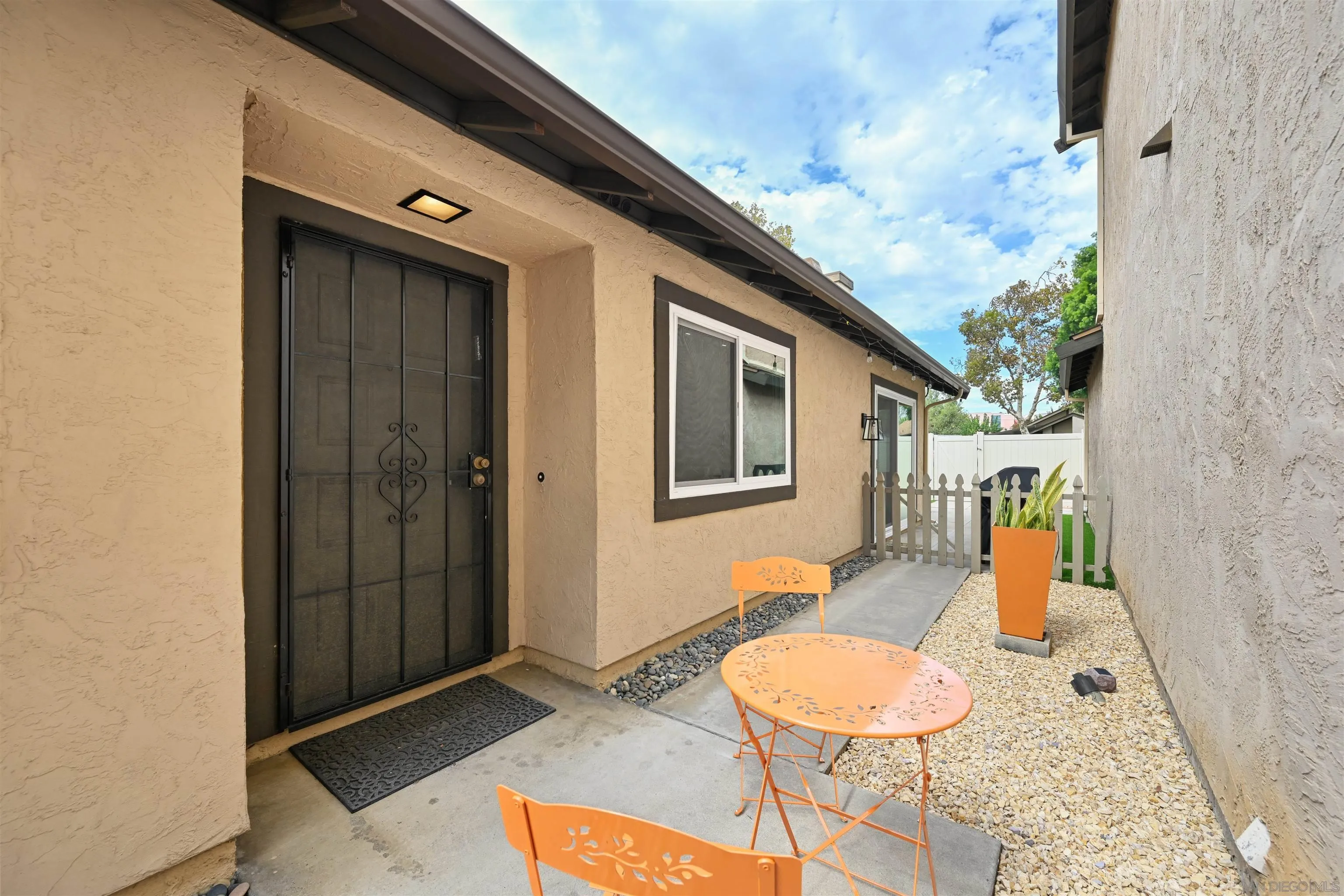 10314 Rochelle Avenue Santee, CA 92071 - Photo 16 of 25 a balcony with table and chairs
