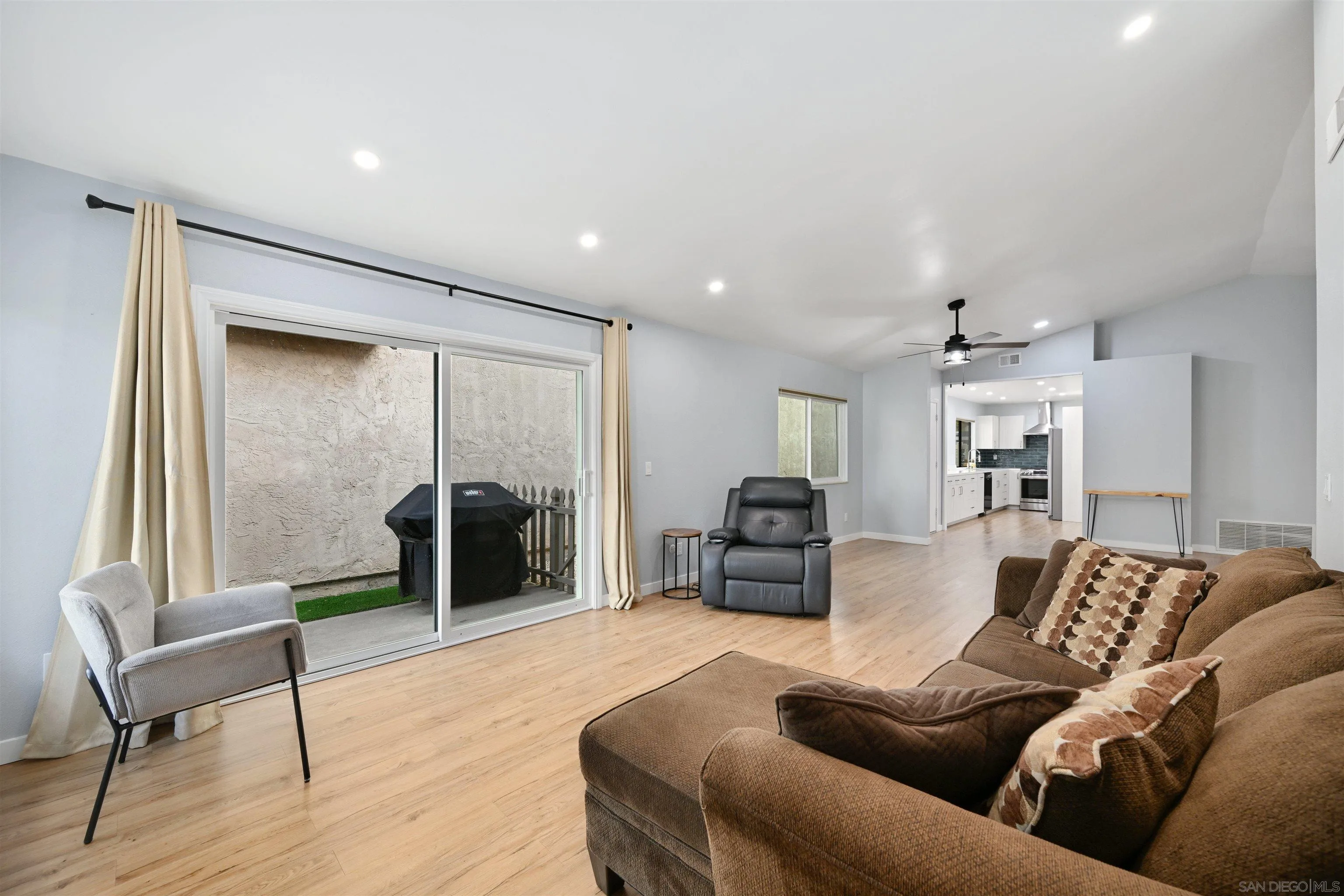 10314 Rochelle Avenue Santee, CA 92071 - Photo 6 of 25 a living room with furniture