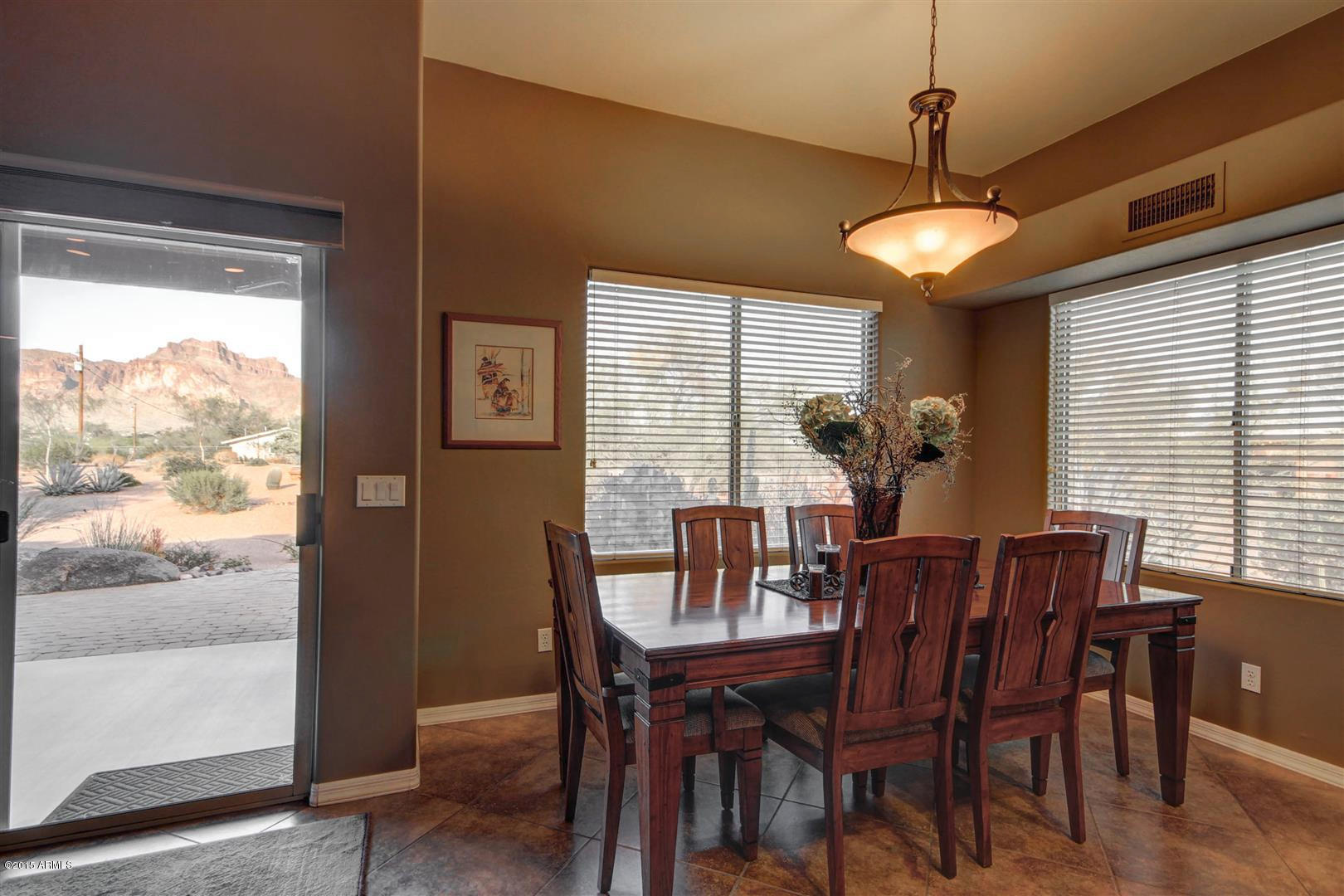 975 North Vista Road Apache Junction, AZ 85119 - Photo 10 of 29 Dining