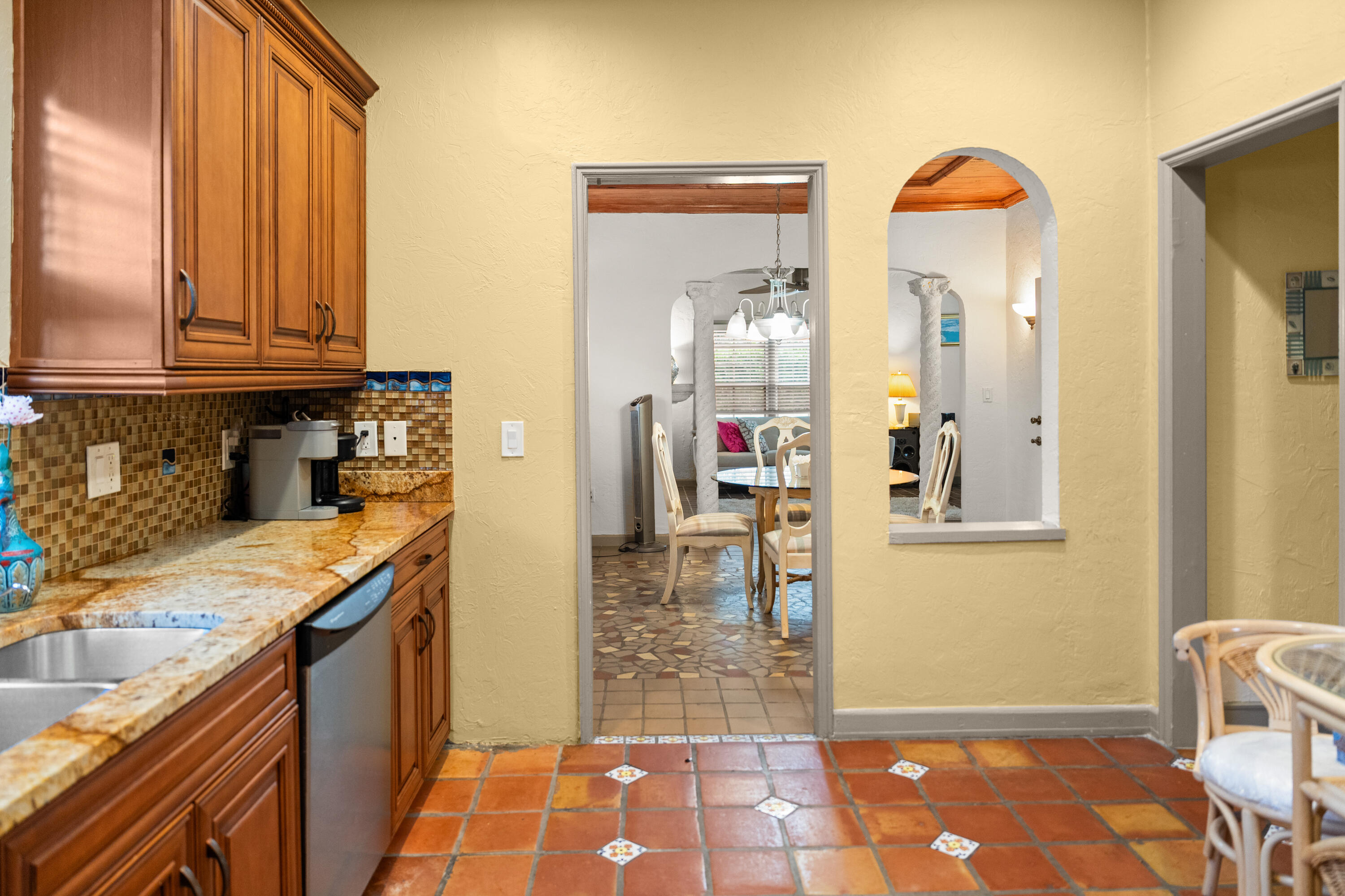 735 Colonial Road West Palm Beach, FL 33405 - Photo 4 of 24 DSC03247
