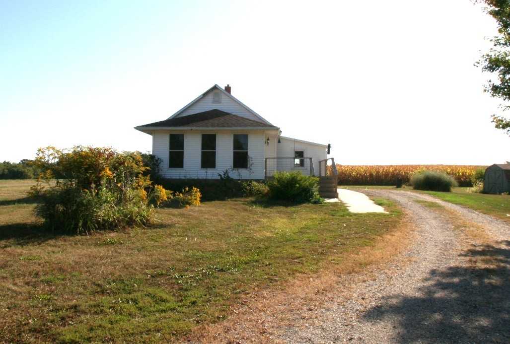 30403 Hancock Road Mackinaw, IL 61755 - Photo 3 of 24
