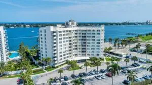 $250,000 | 2600 North Flagler Drive, Unit PH13, West Palm Beach, FL 33407