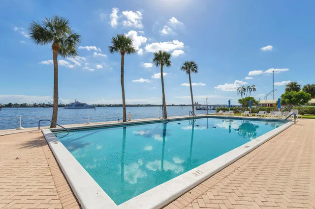 $250,000 | 2600 North Flagler Drive, Unit PH13, West Palm Beach, FL 33407