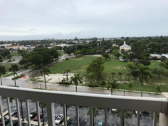 $250,000 | 2600 North Flagler Drive, Unit PH13, West Palm Beach, FL 33407