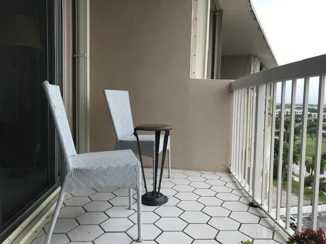 $250,000 | 2600 North Flagler Drive, Unit PH13, West Palm Beach, FL 33407