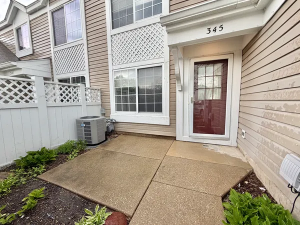$2,100 | 345 North Gregory Street, Aurora, IL 60504