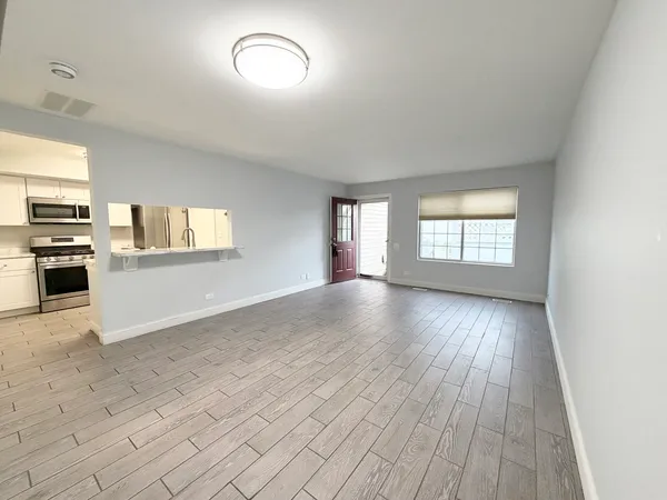 $2,100 | 345 North Gregory Street, Aurora, IL 60504