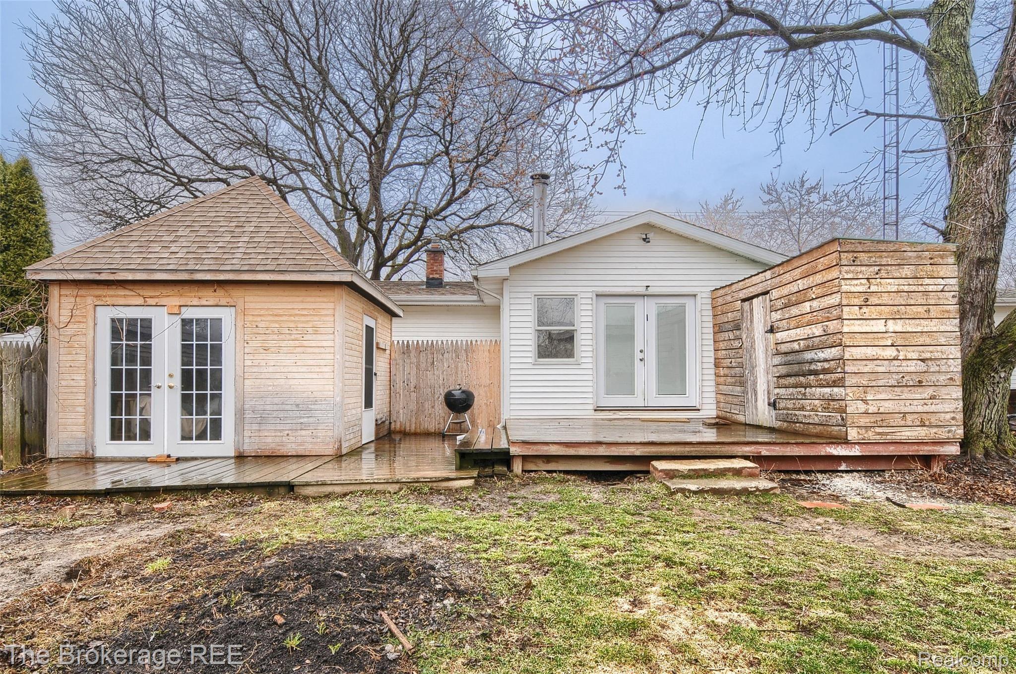 5250 East Carpenter Road Flint, MI 48506 - Photo 31 of 33 DSC_5187-HDR(5).jpg