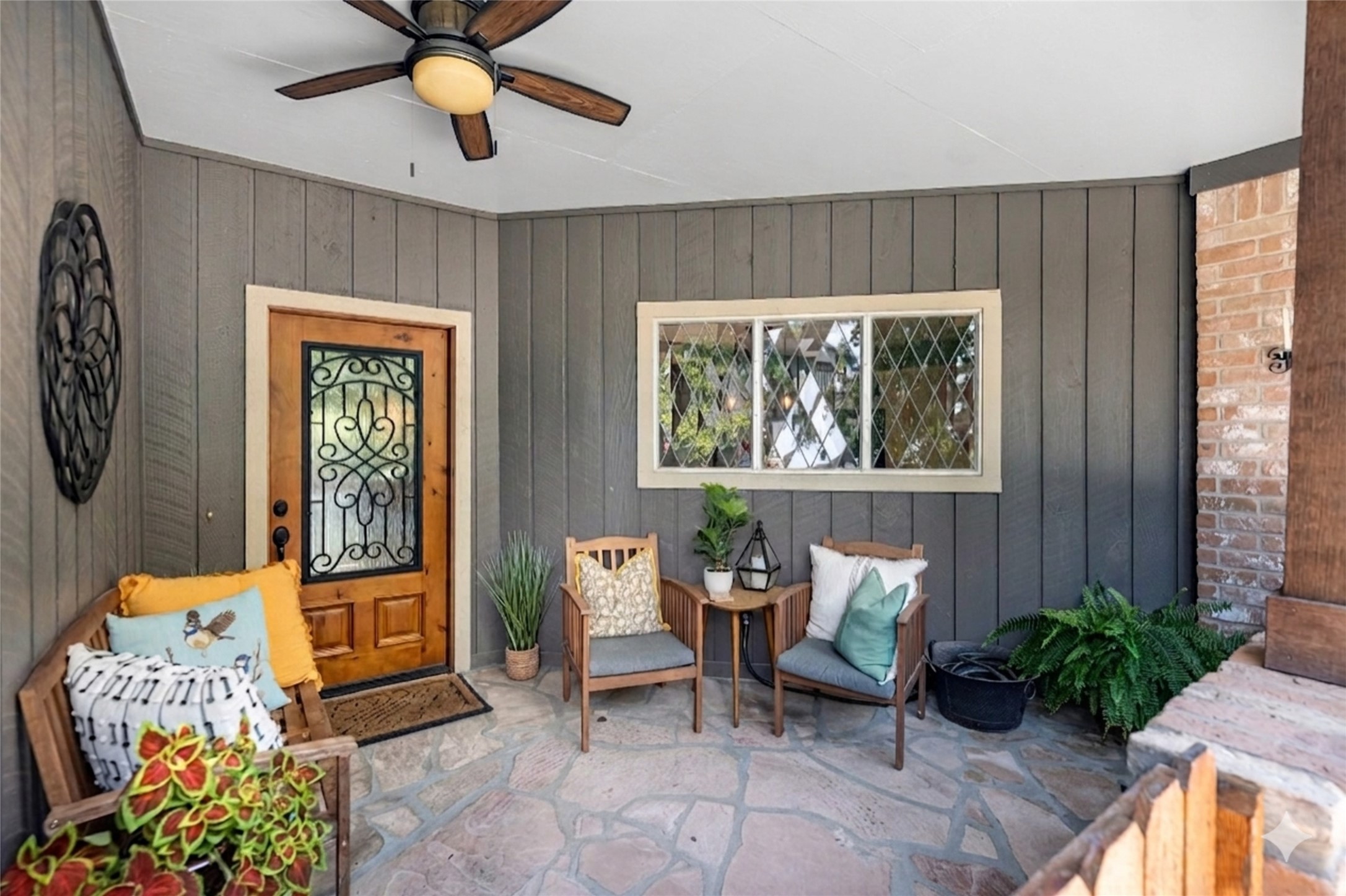 622 South Rivershire Drive Conroe, TX 77304 - Photo 2 of 25 Have you ever seen a cozier front porch?