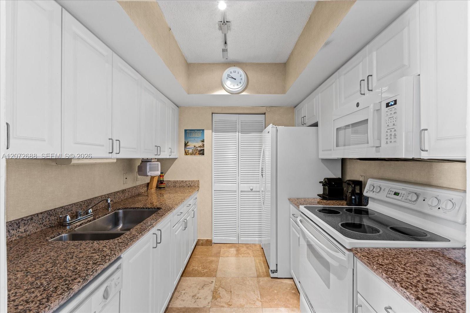 90 Alton Road, Unit 2005 Miami Beach, FL 33139 - Photo 14 of 37 Gallery Image 14