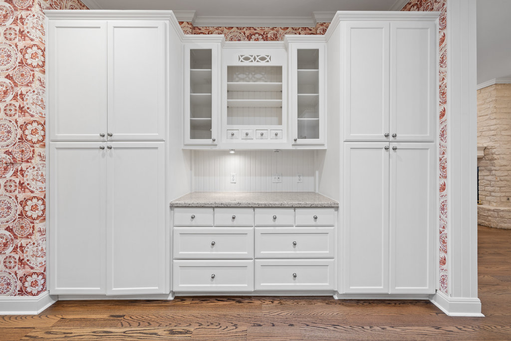 4 Rock Way Cove Austin, TX 78746 - Photo 10 of 26 a view of an empty room with cabinet